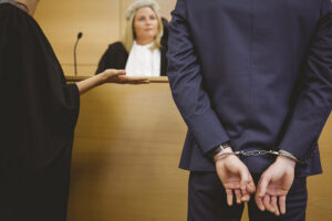 ADVOGADO CRIMINALISTA ATUA SOMENTE NA DEFESA DO RÉU?